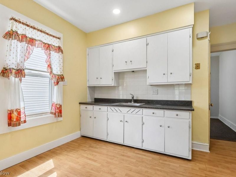 4302 Woburn Avenue, Cleveland, OH 44109 Photo 16