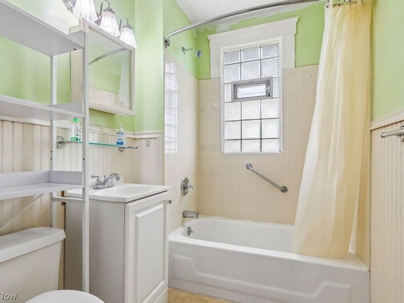 4302 Woburn Avenue, Cleveland, OH 44109 Photo 24