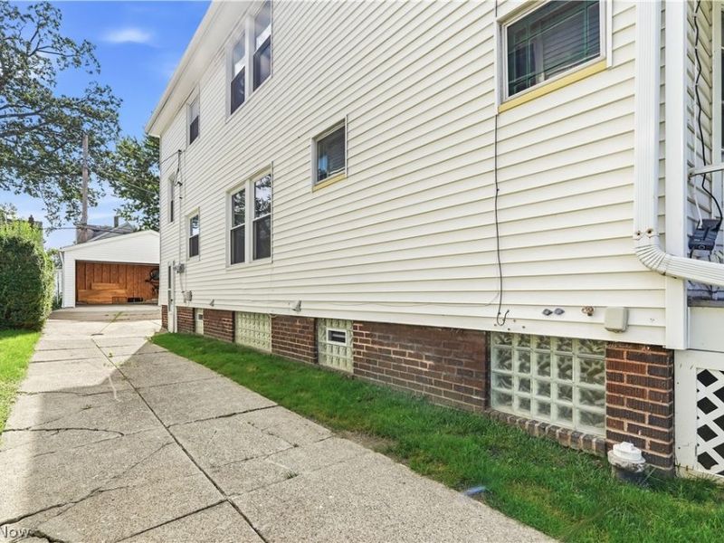2095 Chesterland Avenue , Lakewood, OH 44107 Photo 48