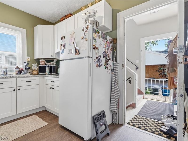 2095 Chesterland Avenue , Lakewood, OH 44107 Photo 9