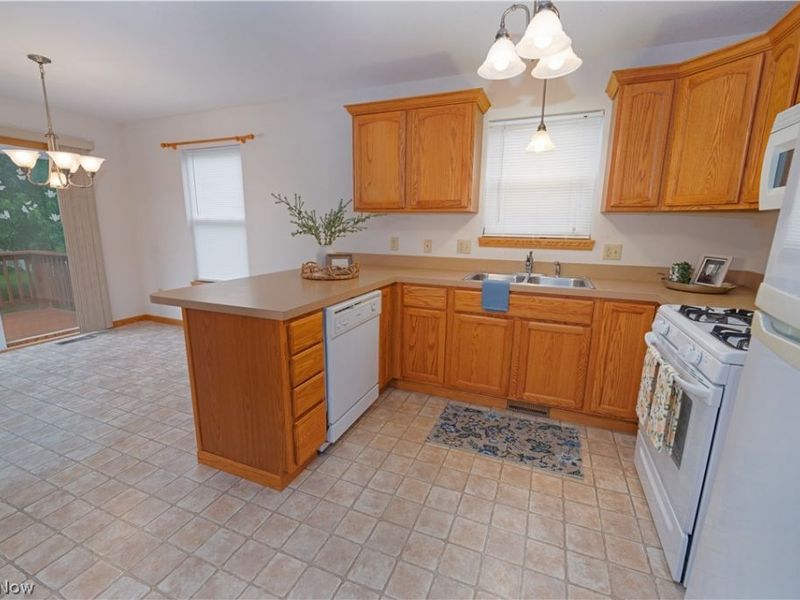 854 Susan Road, Ravenna, OH 44266 Photo 8