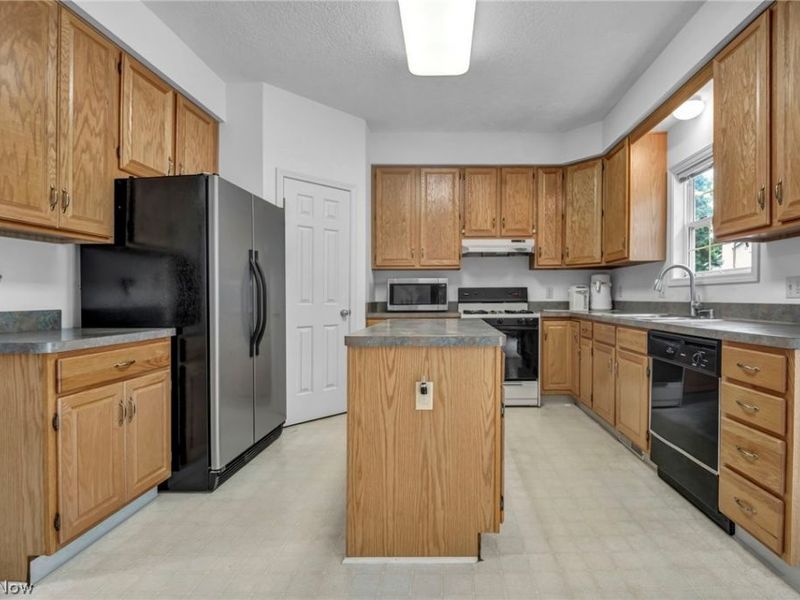 4145 Burnwyke Court, Copley, OH 44321 Photo 8
