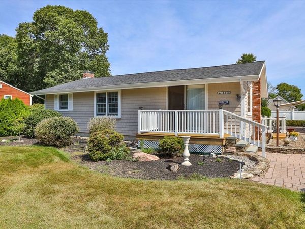 6 Robinhood Rd, Wareham, MA 02571