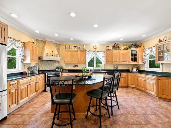 135 Lancaster Dr, Agawam, MA 01001