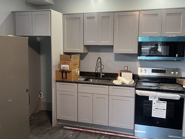 12 Benefit St, Unit 4, Worcester, MA 01610