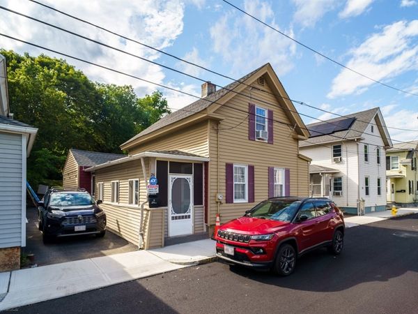 26 Benefit St, Southbridge, MA 02710