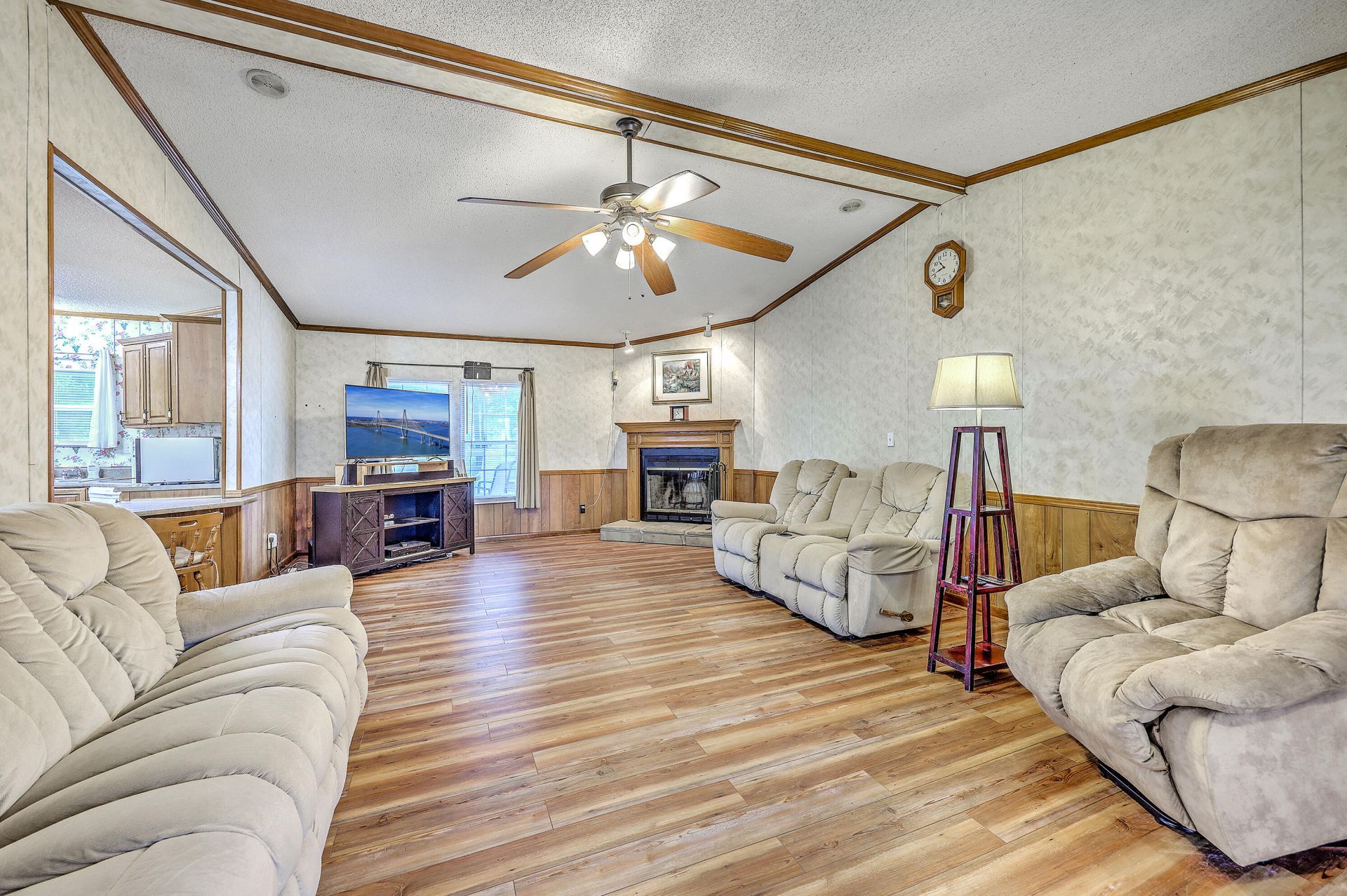193 W Turner Street Photo 14