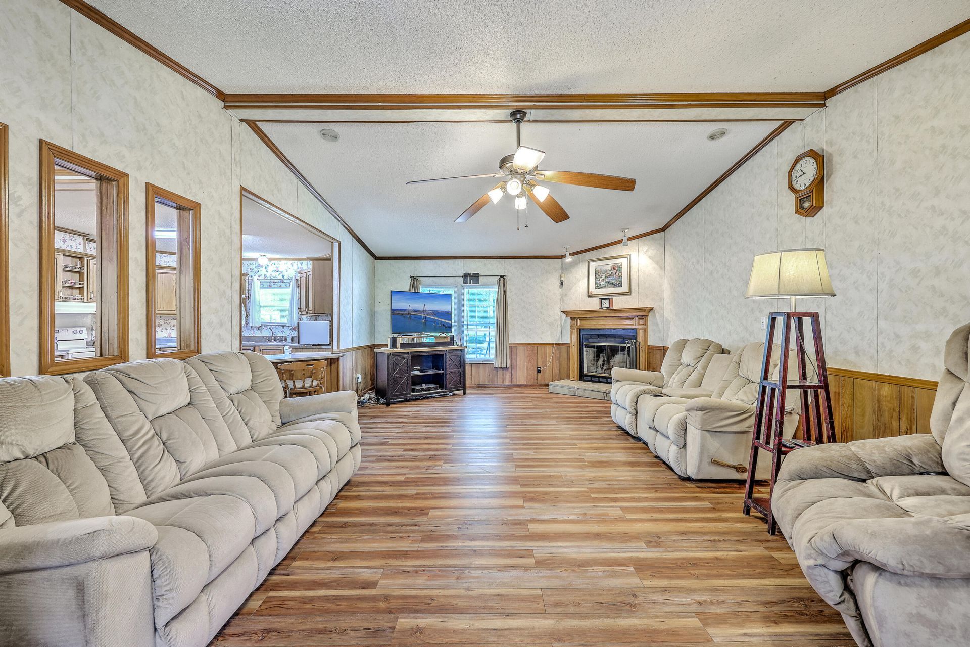 193 W Turner Street Photo 15