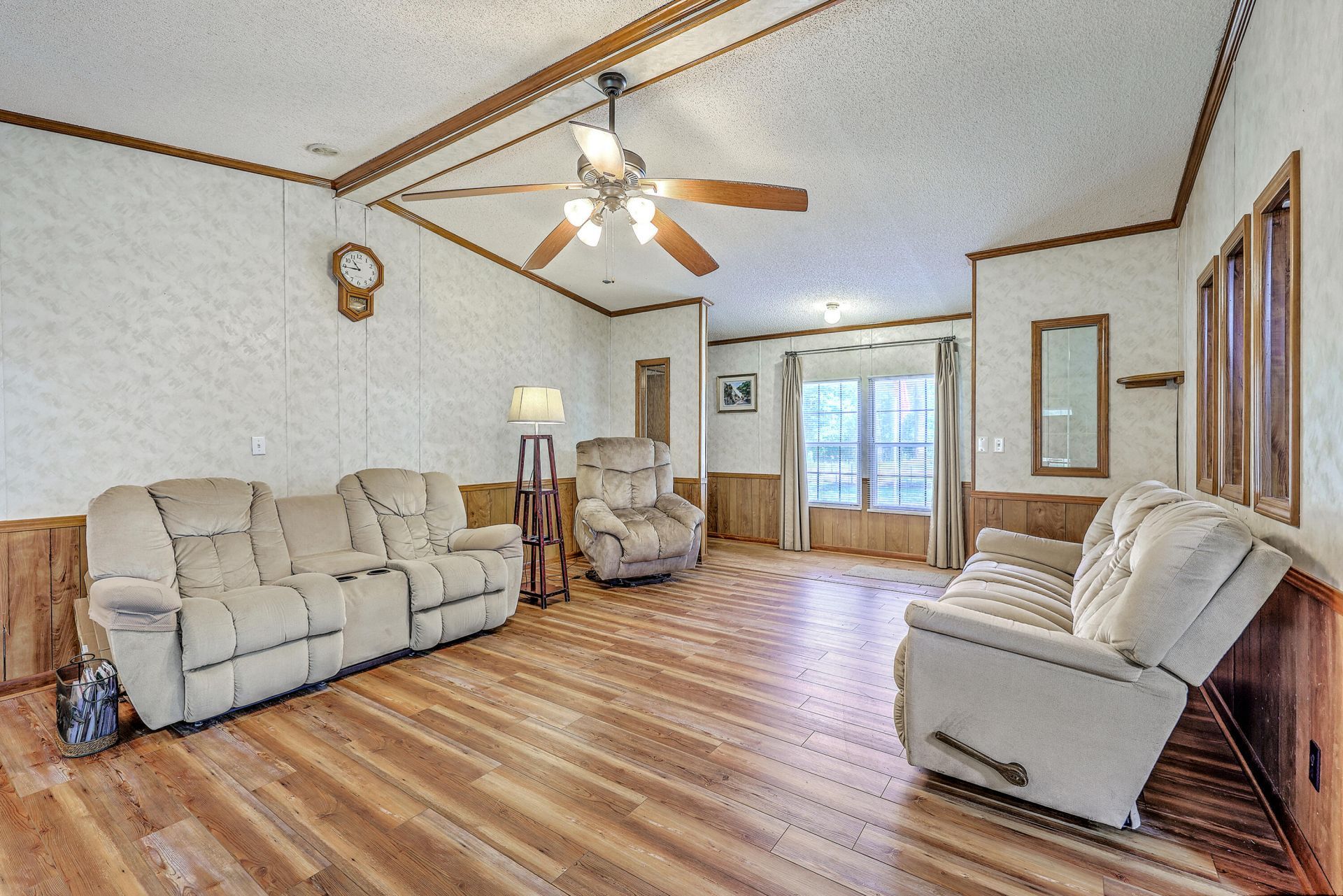 193 W Turner Street Photo 16
