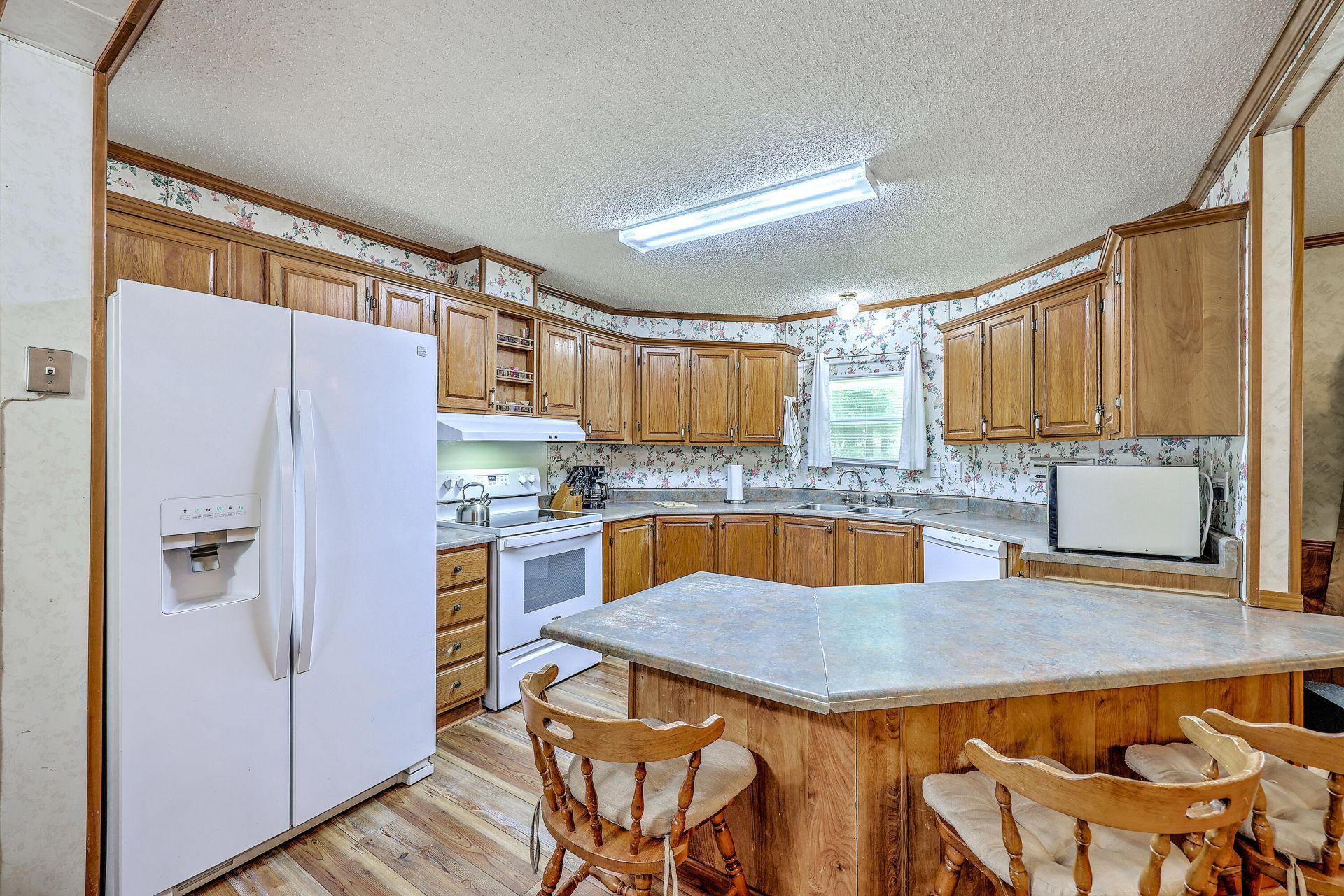 193 W Turner Street Photo 20