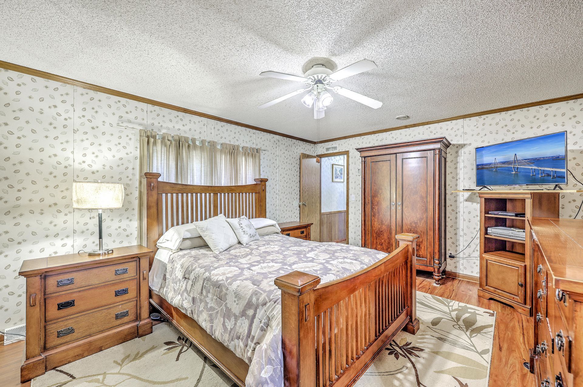 193 W Turner Street Photo 25