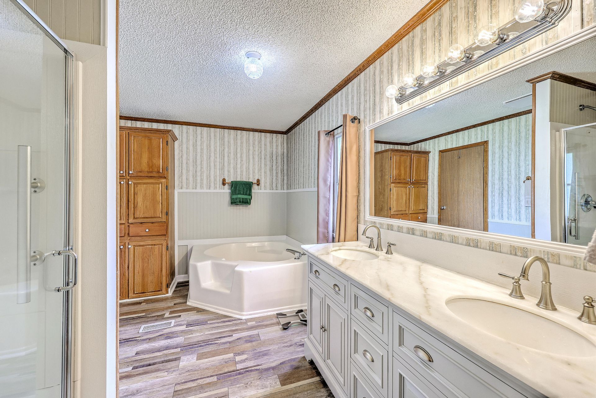 193 W Turner Street Photo 26