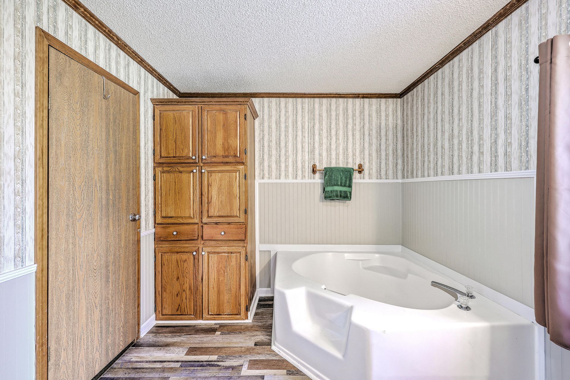 193 W Turner Street Photo 27