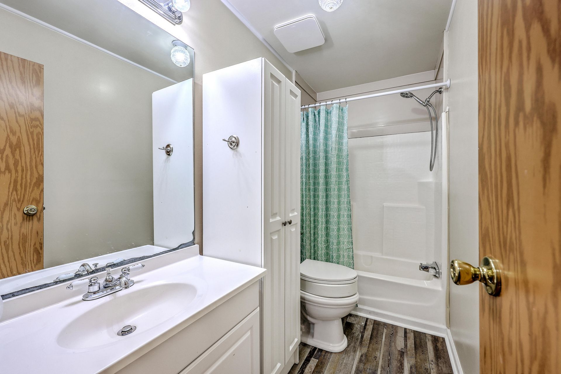 193 W Turner Street Photo 30