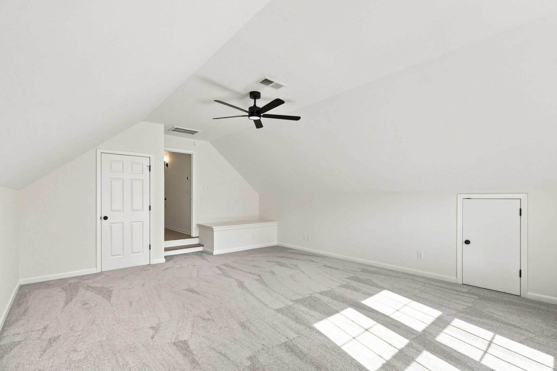 141 Dominion Court Photo 36