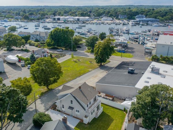 10 Vesper Avenue, Falmouth, MA 02540