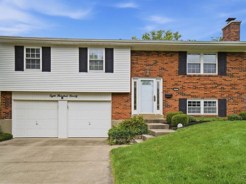 890 Summerfield Lane, Springdale, OH 45240 Photo 1