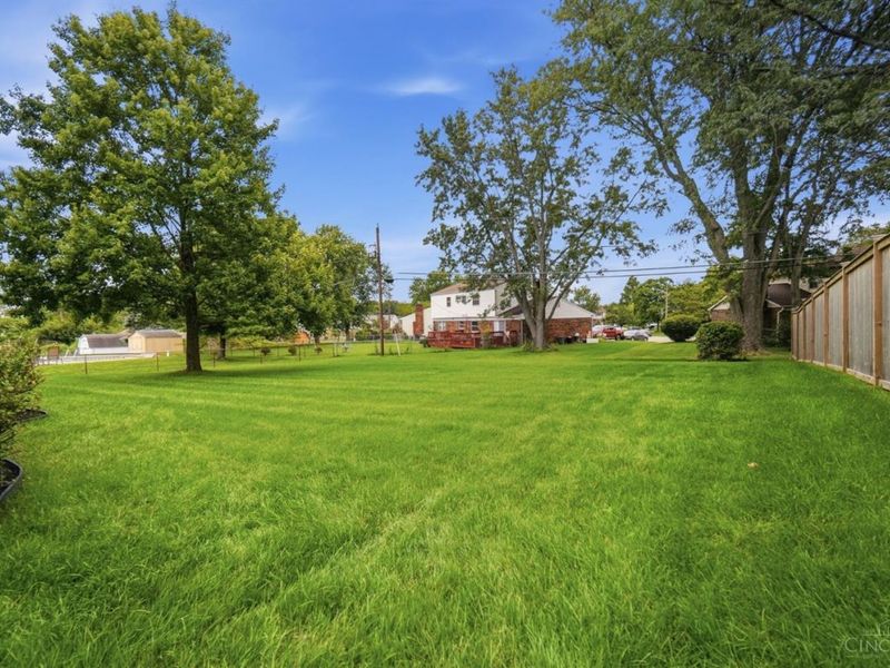 890 Summerfield Lane, Springdale, OH 45240 Photo 12