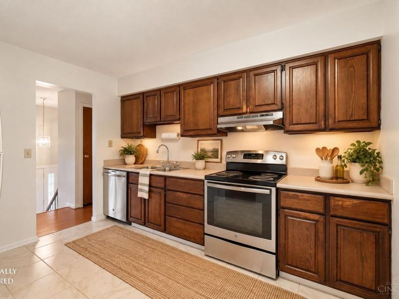 890 Summerfield Lane, Springdale, OH 45240 Photo 4