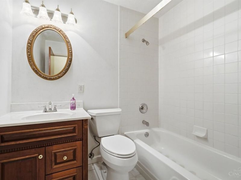 890 Summerfield Lane, Springdale, OH 45240 Photo 7