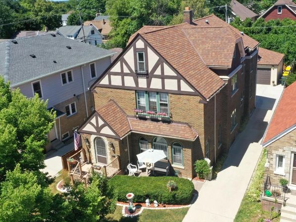 1620 E Olive STREET, Unit 1622, Shorewood, WI 53211