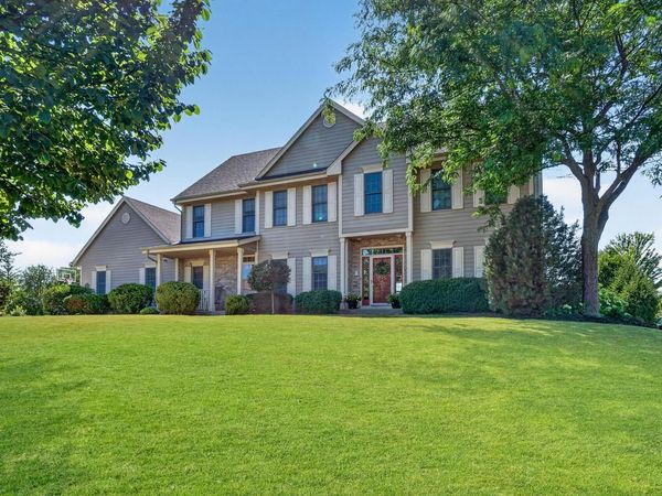 W176N5411 Highridge DRIVE, Menomonee Falls, WI 53051