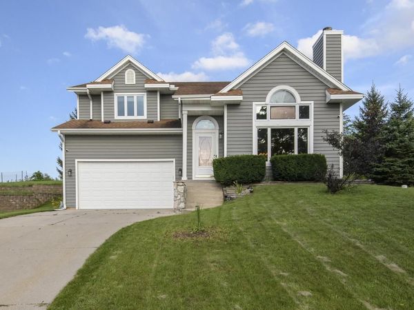 1497 Sunnyridge ROAD, Pewaukee, WI 53072