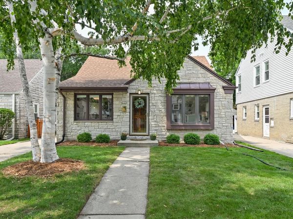 2329 N 89th STREET, Wauwatosa, WI 53226