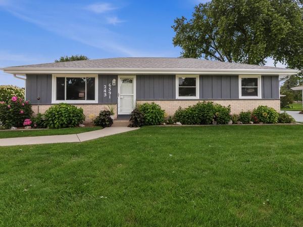 W243N6591 Westhaven DRIVE, Sussex, WI 53089