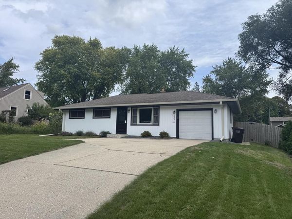 4376 S 84th STREET, Greenfield, WI 53228