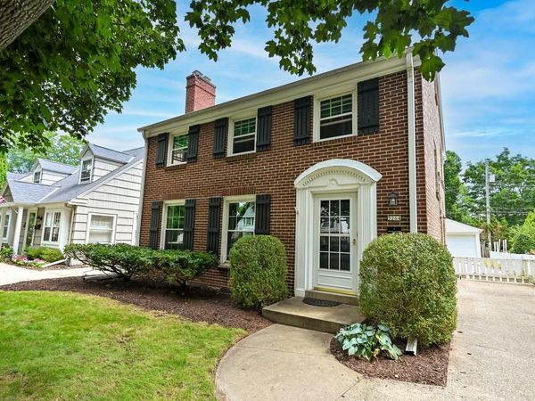 5264 N Kent AVENUE, Whitefish Bay, WI 53217