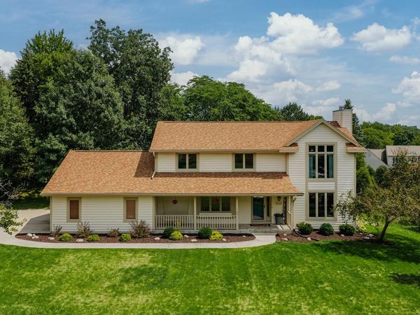 W237N3390 Five Fields ROAD, Pewaukee, WI 53072