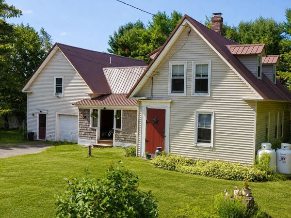 94 Main Street , Detroit, ME 04929