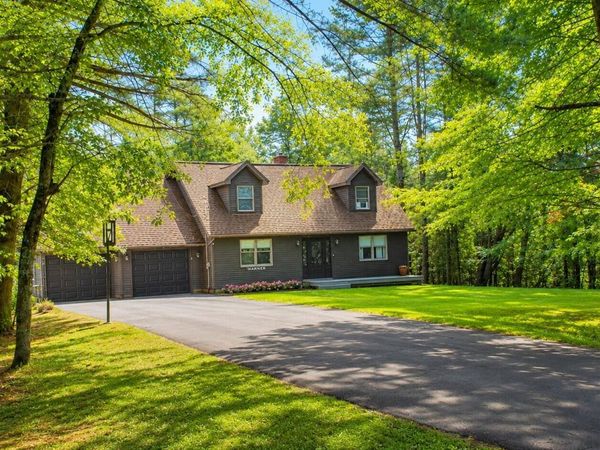 9 Pine Grove Avenue , Glenburn, ME 04401
