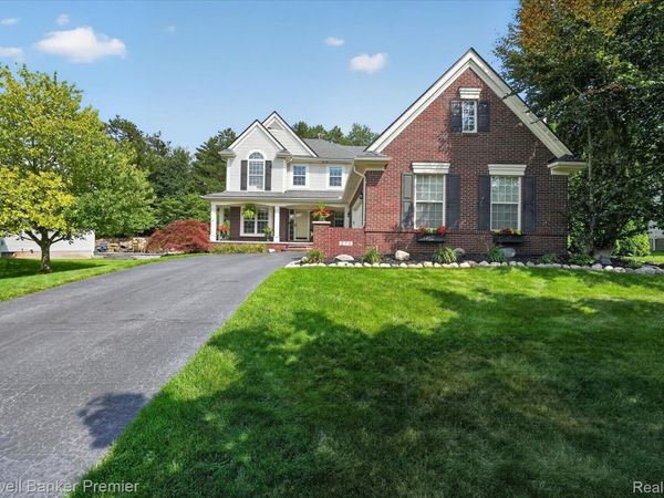 205 Franklin Lake Circle, Oxford Township, Mi 48371