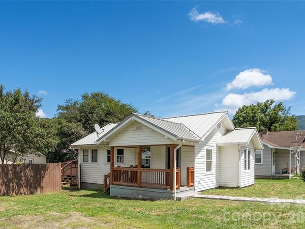 417 Riverbend Street , Waynesville, NC 28786