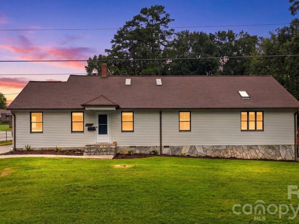 512 Garrou Avenue SE, Valdese, NC 28690