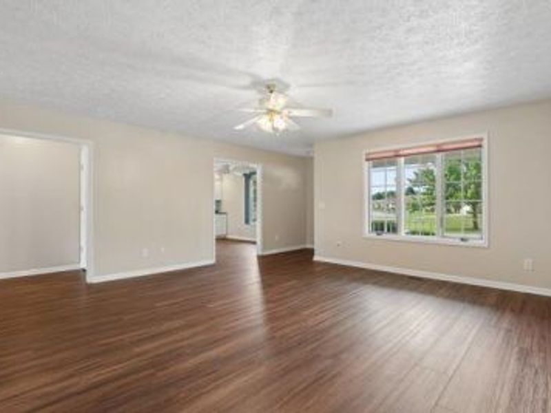 384 Bishop Drive, London, OH 43140 Photo 8