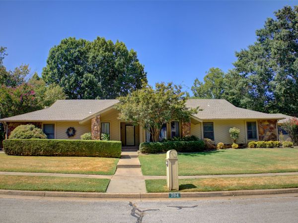 704 E Union Court, Broken Arrow, OK 74011