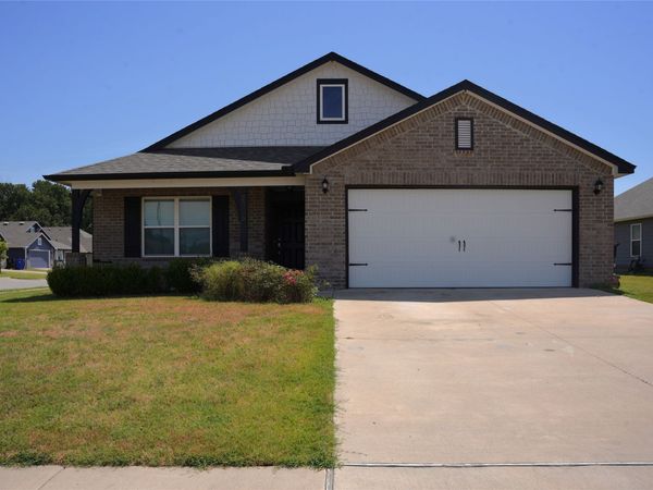 2005 W Fredericksburg Court, Broken Arrow, OK 74011