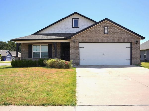 2005 W Fredericksburg Court, Broken Arrow, OK 74011