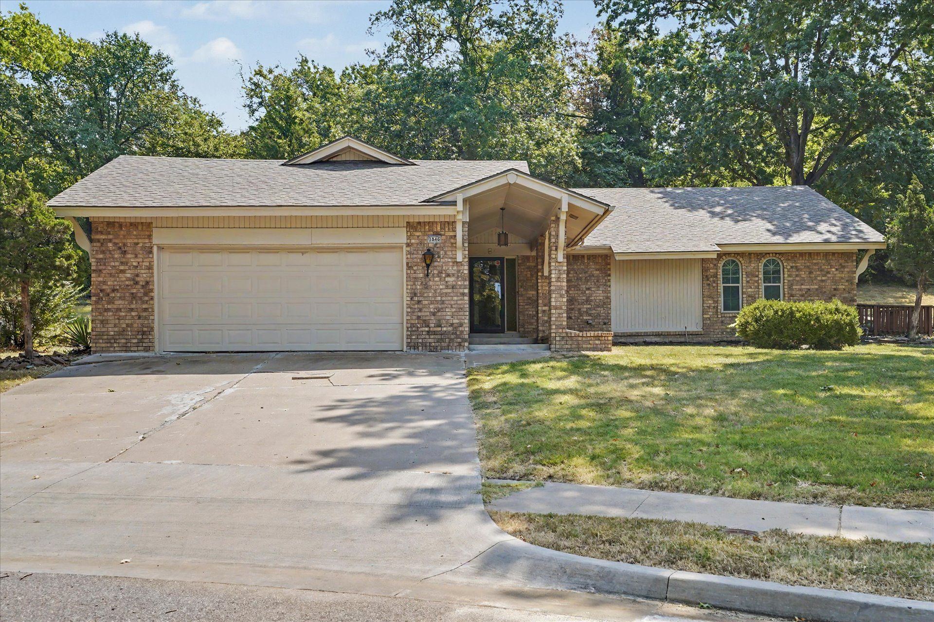 5846 E 63rd Street, Tulsa, OK 74136 Main Photo