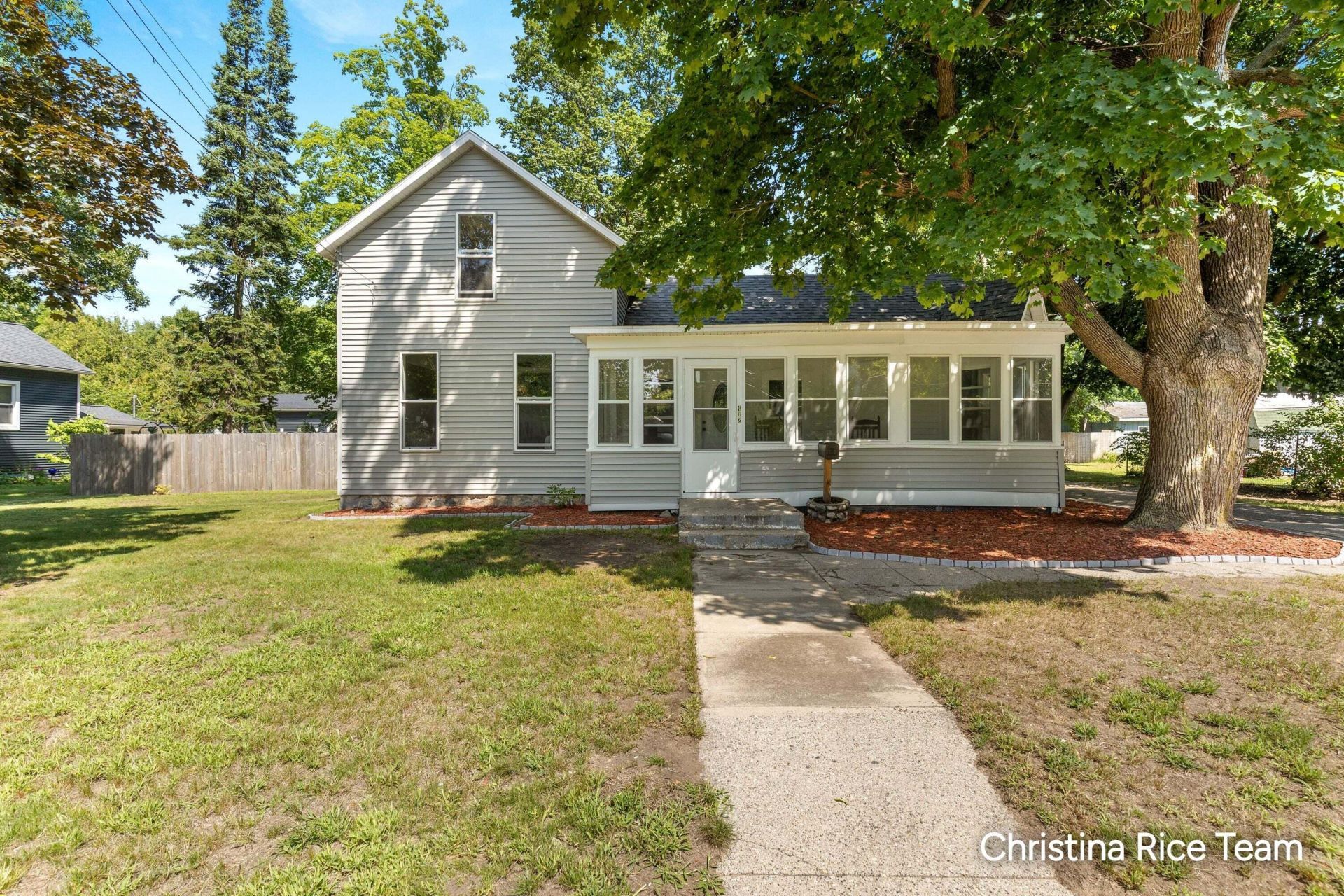 412 W Montcalm Street, Greenville, MI 48838 Main Photo