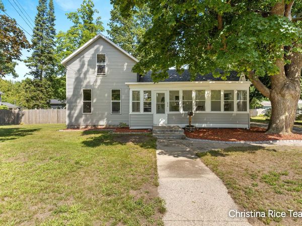 412 W Montcalm Street, Greenville, MI 48838