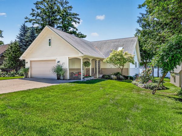 817 E Lake Road, Pentwater, MI 49449
