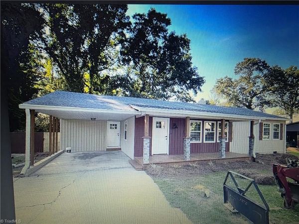 500 Pontiac Drive , Thomasville, NC 27360