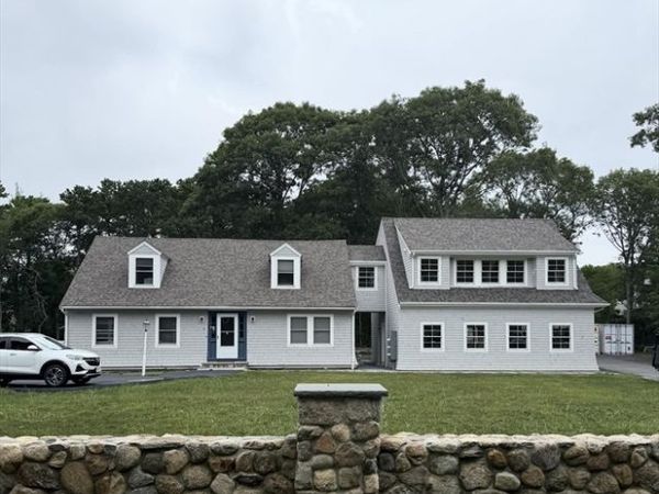 4 Edgerton Dr, Falmouth, MA 02556