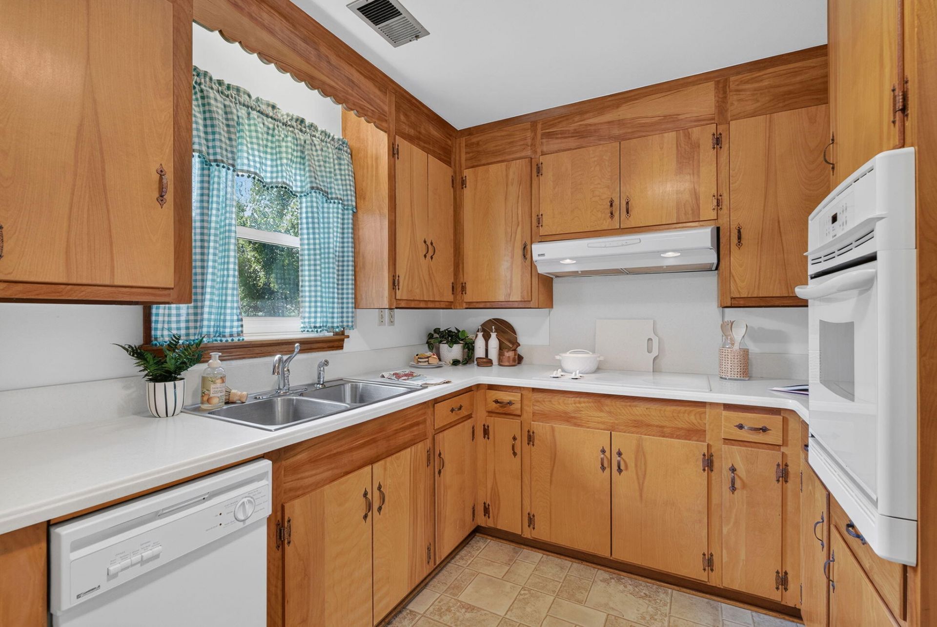 112 Lyle Road Photo 4