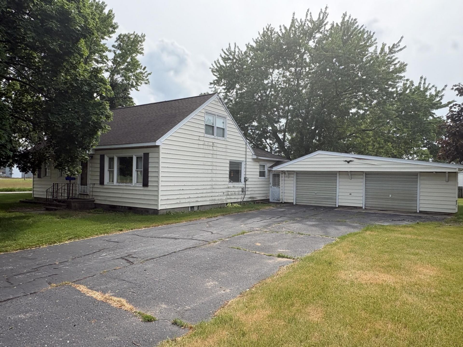 1782 Vine Street, Manistee, MI 49660 Main Photo