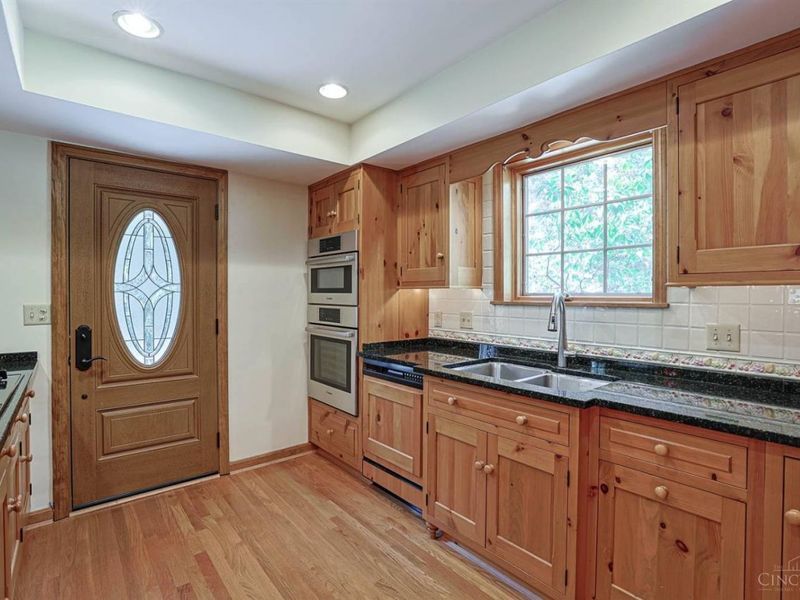 402 W Cliff Lane, Cincinnati, OH 45220 Photo 13